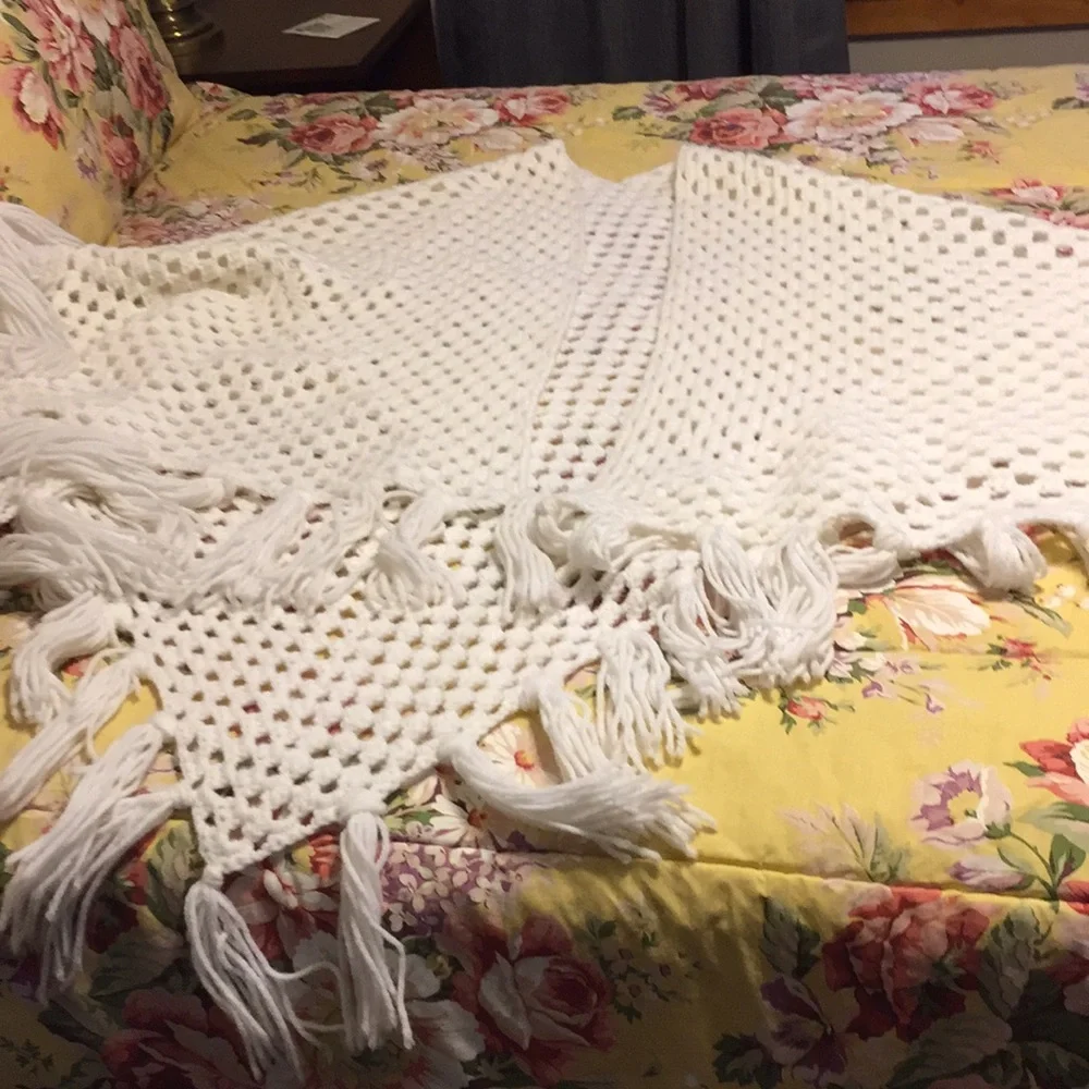 Vintage Handmade Crocheted White Shawl w/ Fringe - Picture 10 of 12